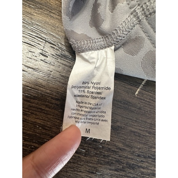 Beyond Yoga Women's M Leopard Studio Cropped Yoga Tank Top Bra Racerback LU4383 - Picture 9 of 10